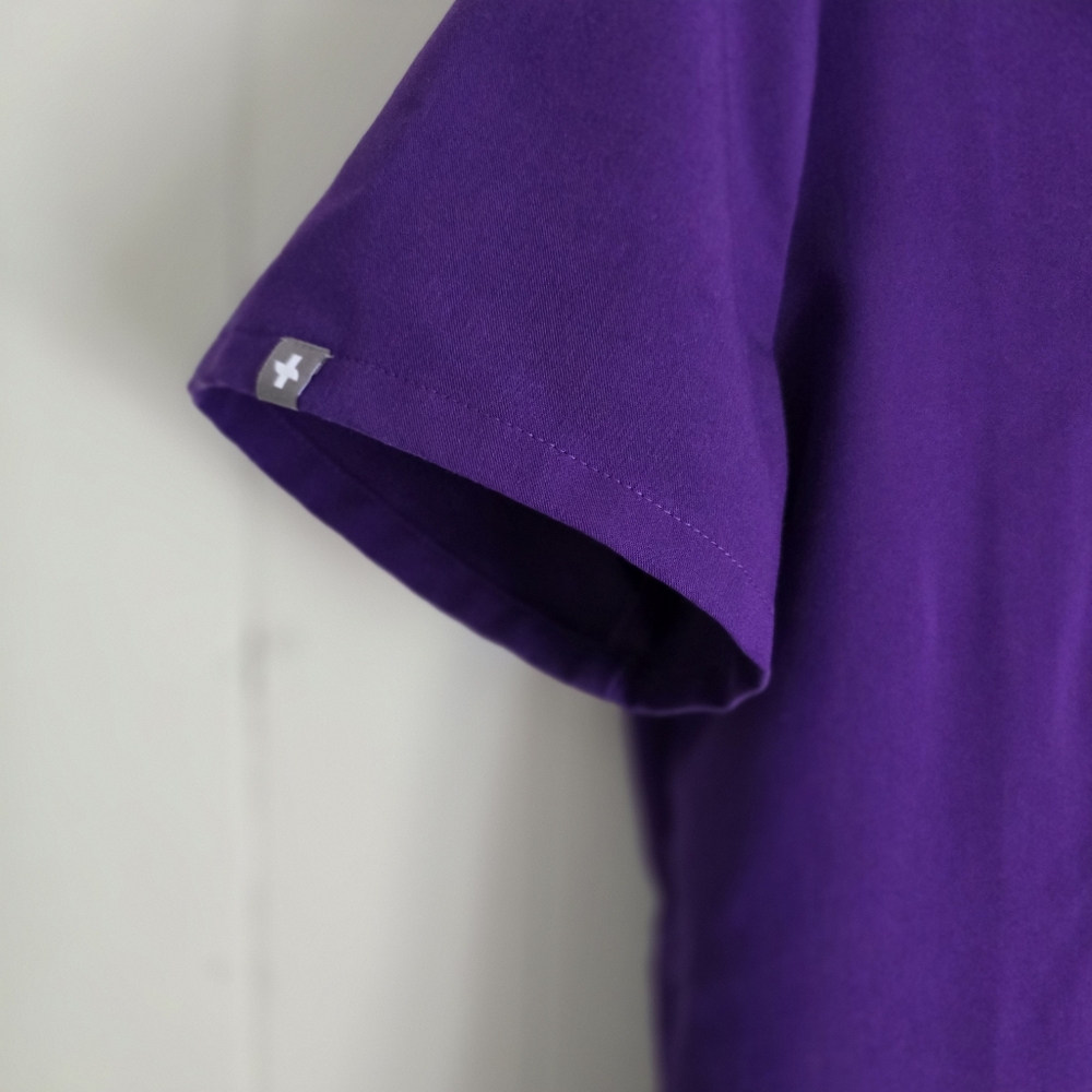 *Figs Scrub Top One Pocket Purple Size Medium - Picture 5 of 8